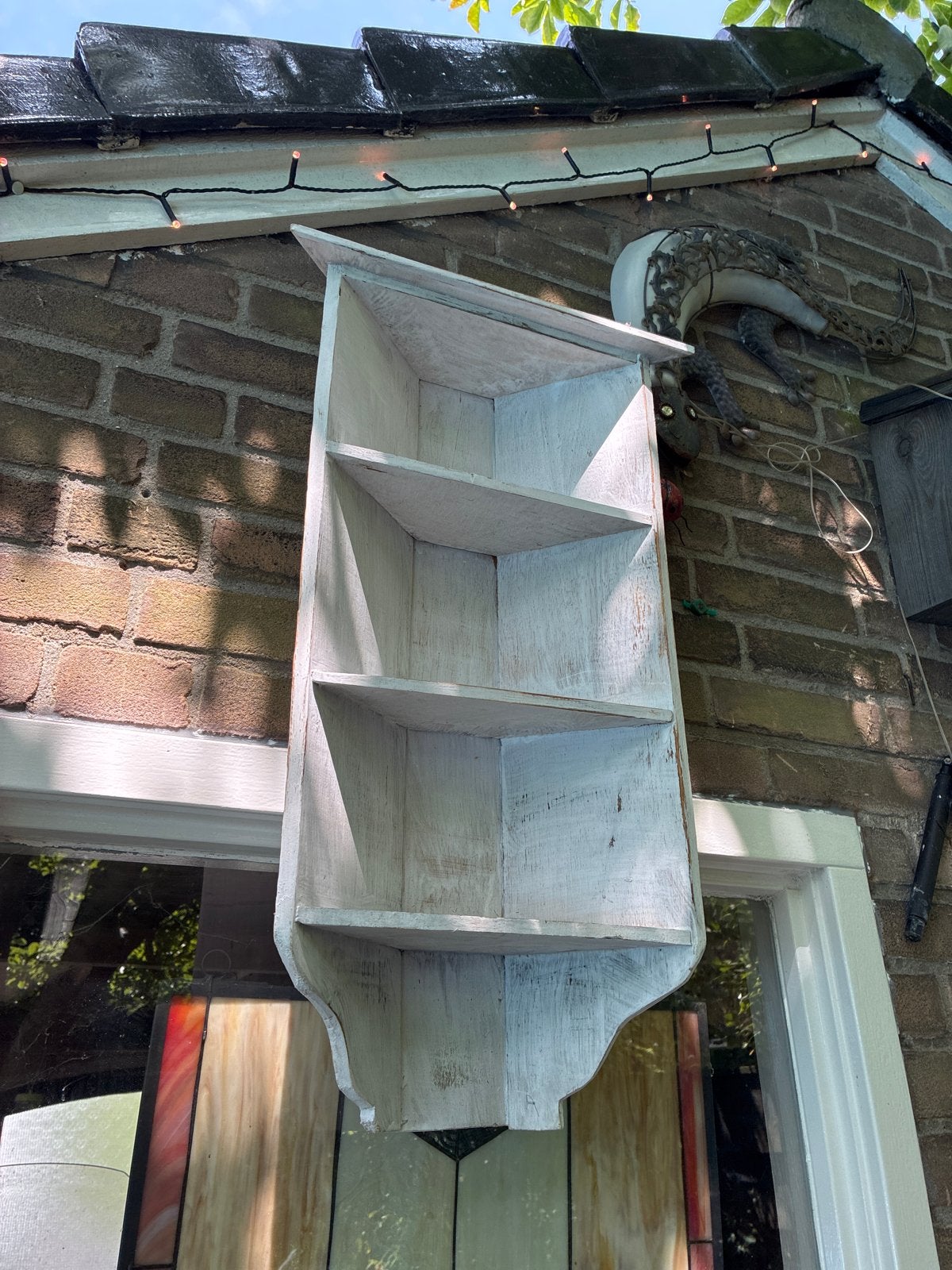 Driehoekskastje om op te hangen - 64 cm hoog, Huis en Inrichting, Kasten | Overige, Ophalen, Gebruikt