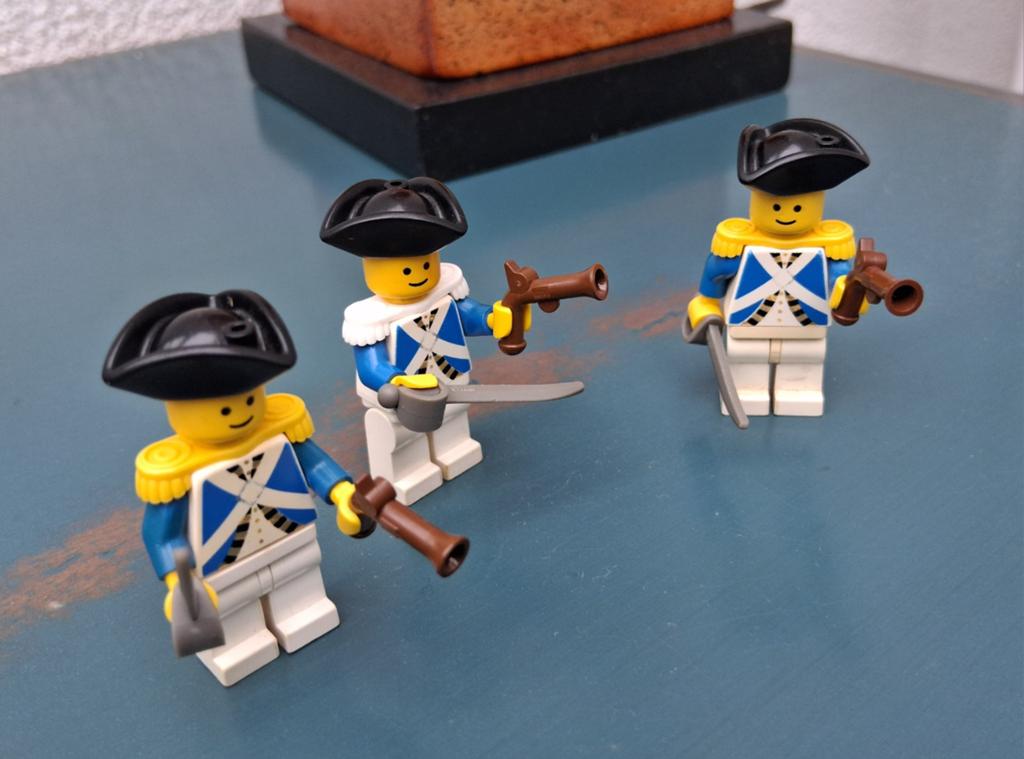 3 stuks Vintage Lego blue coats, Ophalen of Verzenden, Gebruikt, Minifiguur, Lego
