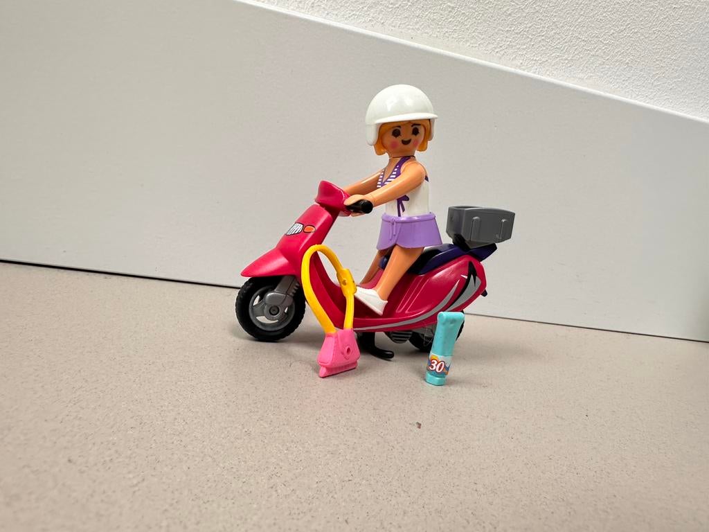 Playmobil Zomers Meisje op Scooter 9084, Ophalen of Verzenden, Gebruikt