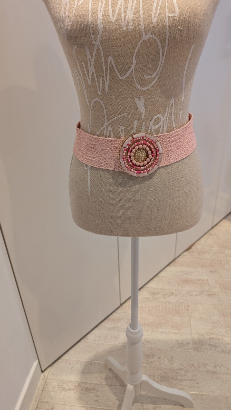 Roze Tailleriem met Kralen Gesp 85 cm, Kleding | Dames, Riemen en Ceinturen, 3 tot 5 cm, Nieuw, Tailleriem, Ophalen of Verzenden