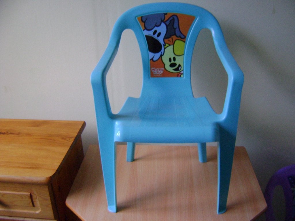 kinderstoeltje afbeelding woezel en pip, Kinderen en Baby's, Kinderkamer | Tafels en Stoelen, Ophalen, Zo goed als nieuw, Stoel(en)