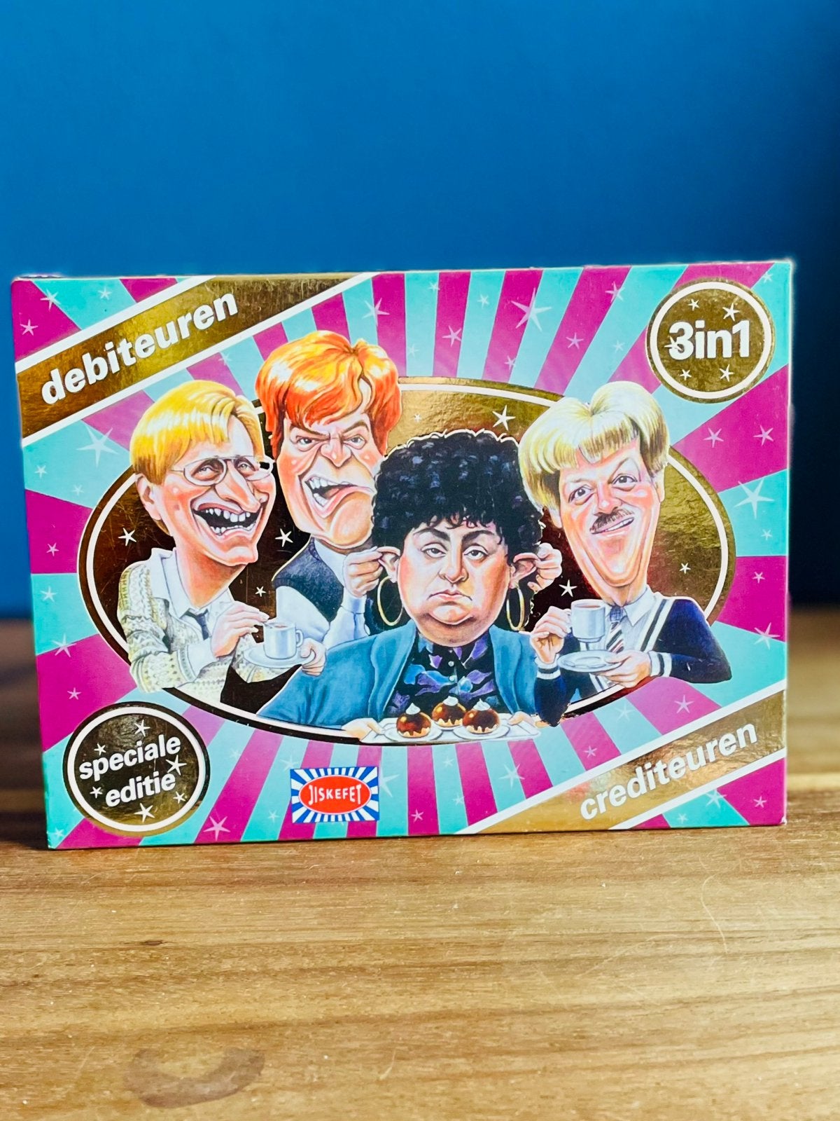 Jiskefet – Debiteuren, Crediteuren 1 & 2 (3 DVD’s), Ophalen of Verzenden, Zo goed als nieuw