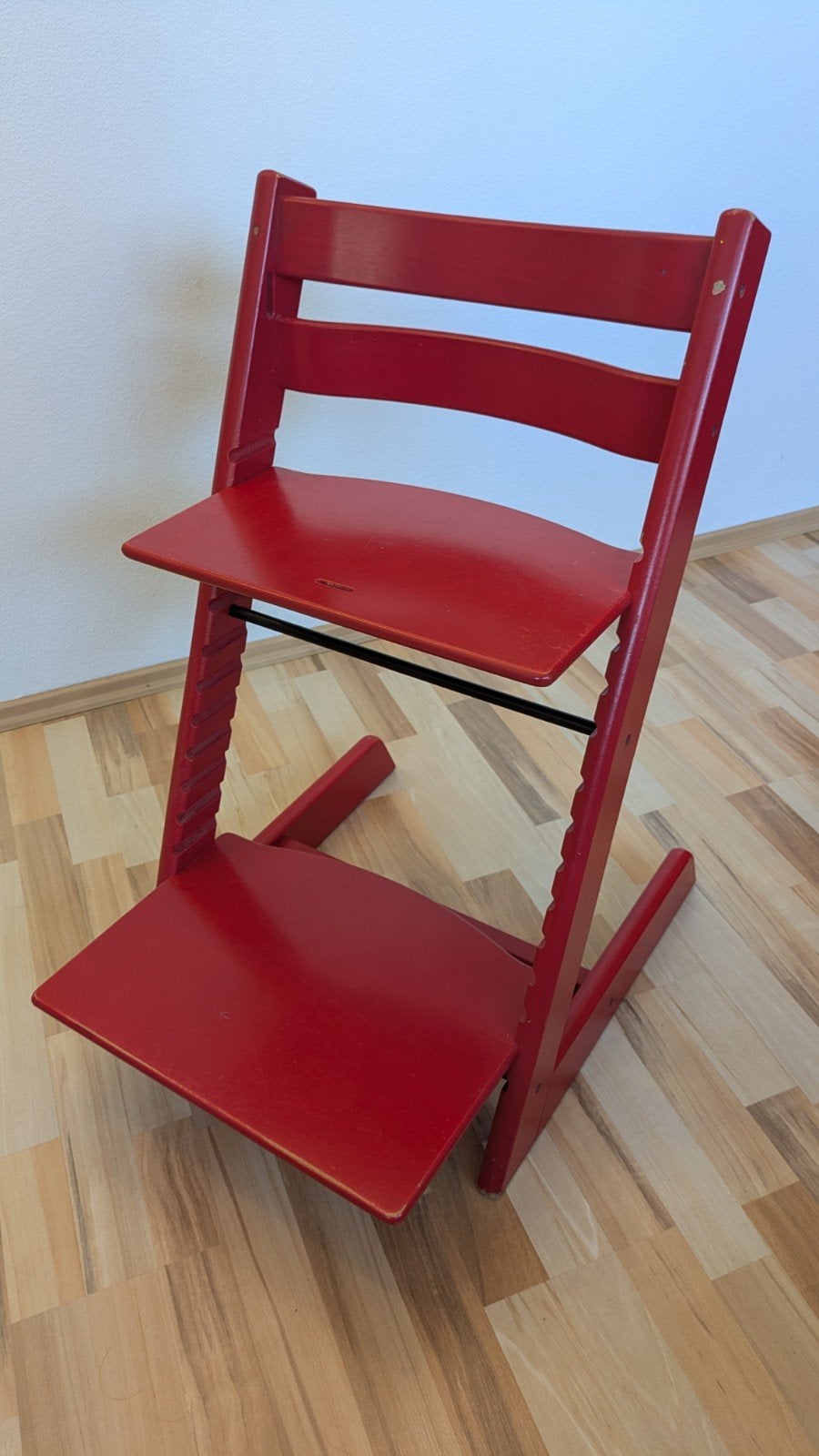 Stokke Tripp Trapp kinderstoel rood met baby set, Kinderen en Baby's, Kinderstoelen, Ophalen, Gebruikt, Meegroeistoel, Gordel(s)