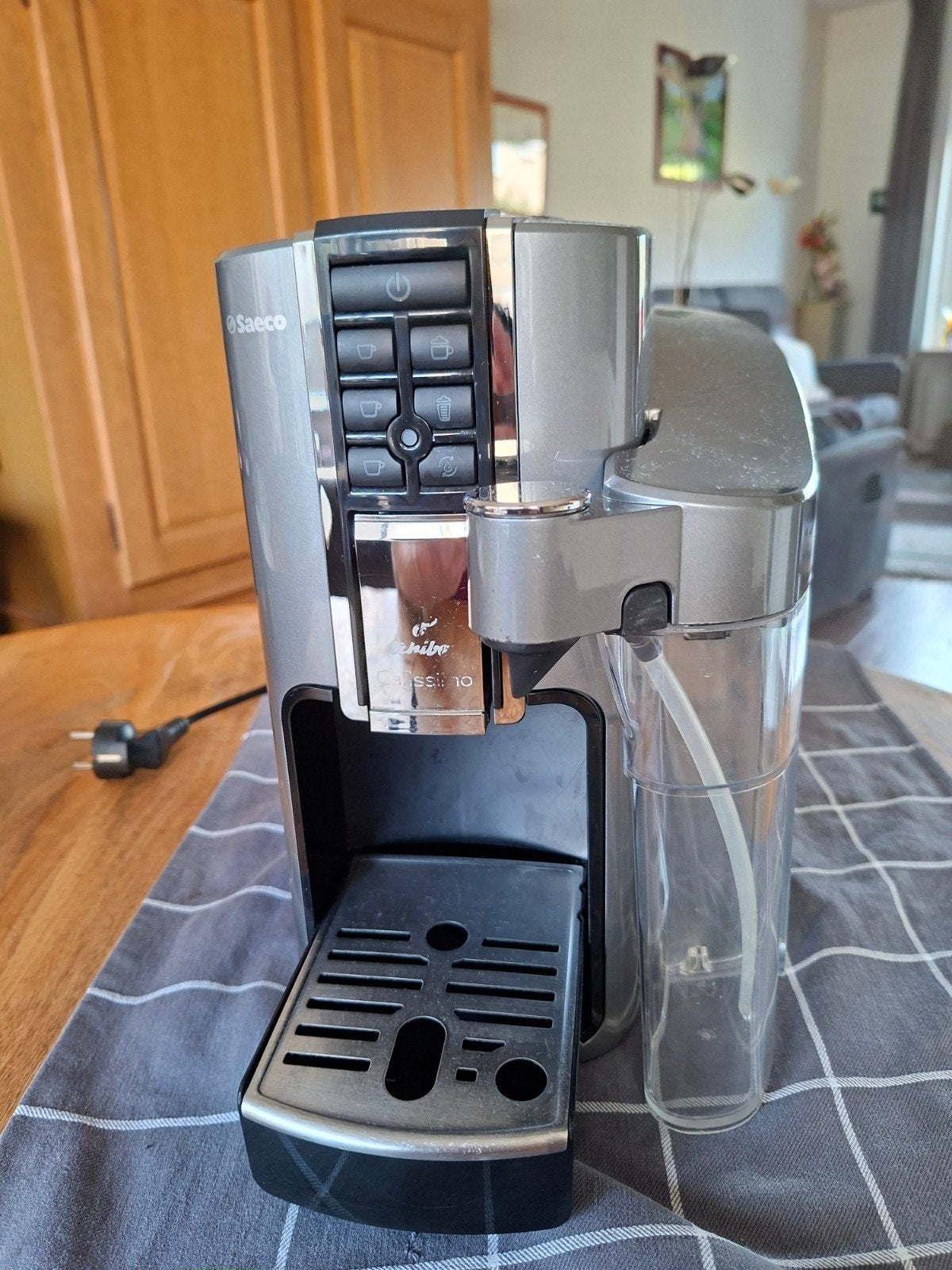 Te koop: Saeco Tchibo Cafissimo Latte koffiezetapparaat, Ophalen, Gebruikt, Koffiemachine, 1 kopje