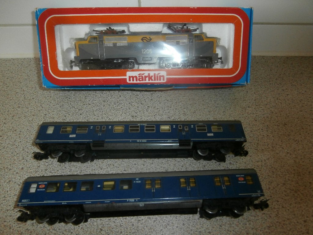 Marklin NS LOK 1205 +pers wagon en post wagon, Wisselstroom, Treinset, Ophalen of Verzenden, Märklin