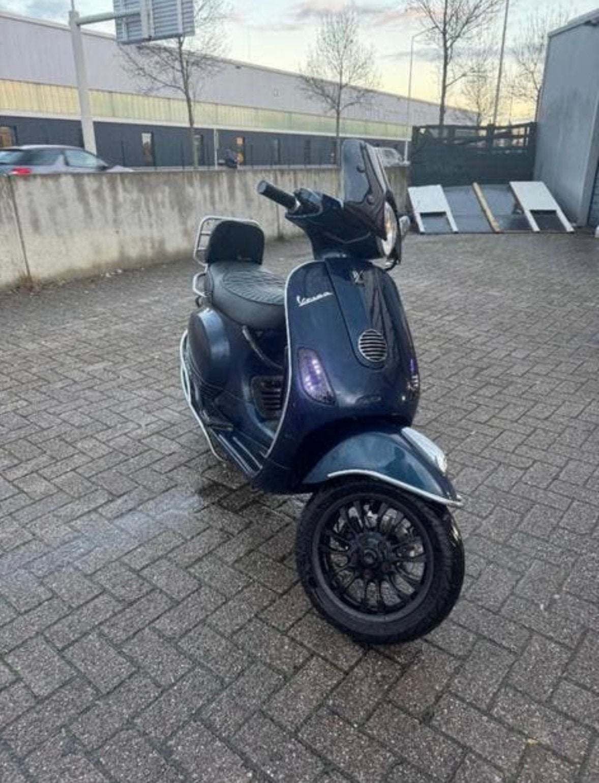 Vespa LX 70cc 2011 met begrenzer, Fietsen en Brommers, Scooters | Vespa, Ophalen, Tweetakt, Maximaal 45 km/u, Zo goed als nieuw