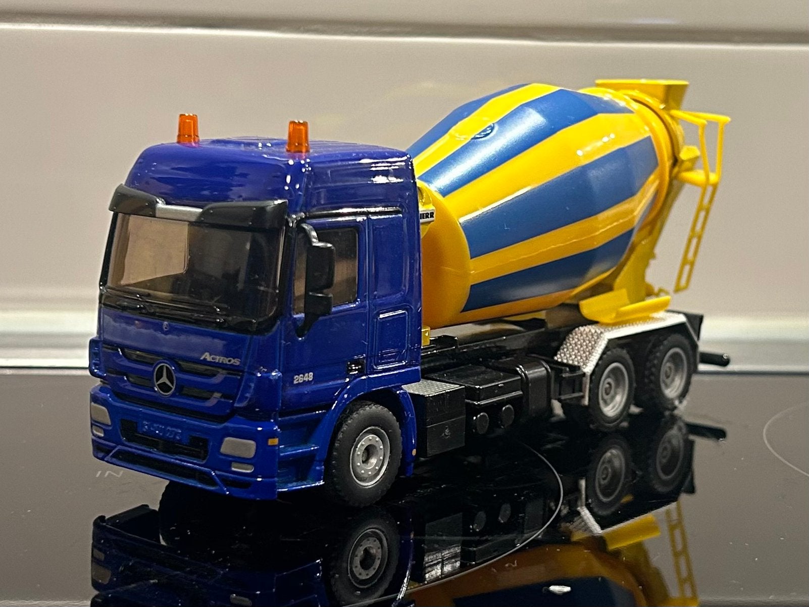 Siku Mercedes Actros Betonmixer 1:50, Verzenden, Zo goed als nieuw, Bus of Vrachtwagen, SIKU