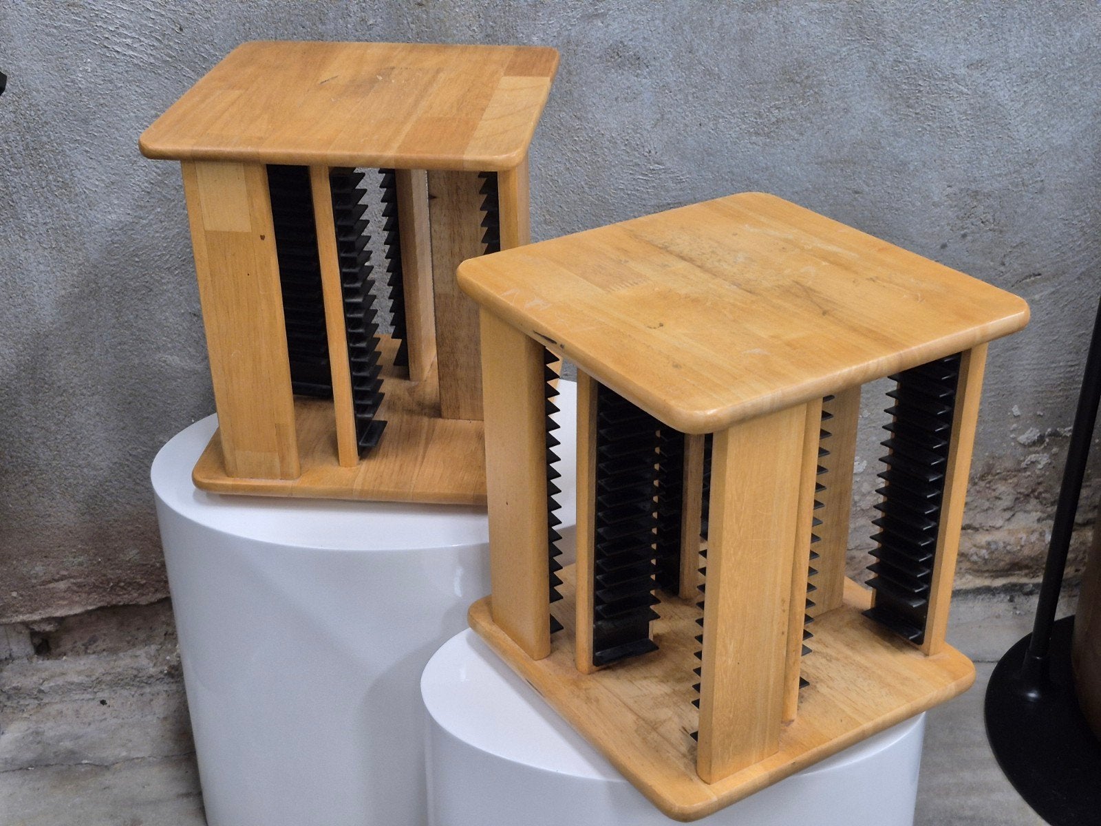 2 stuks Vintage houten cd-carrouselrek, Ophalen, Gebruikt, 75 tot 150 discs, Cd's