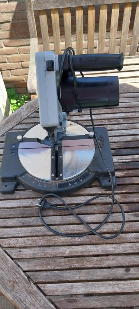 Afkortzaag, zaag, kapzaag., Ophalen, 1200 watt of meer, Afkortzaag, 30 tot 70 mm