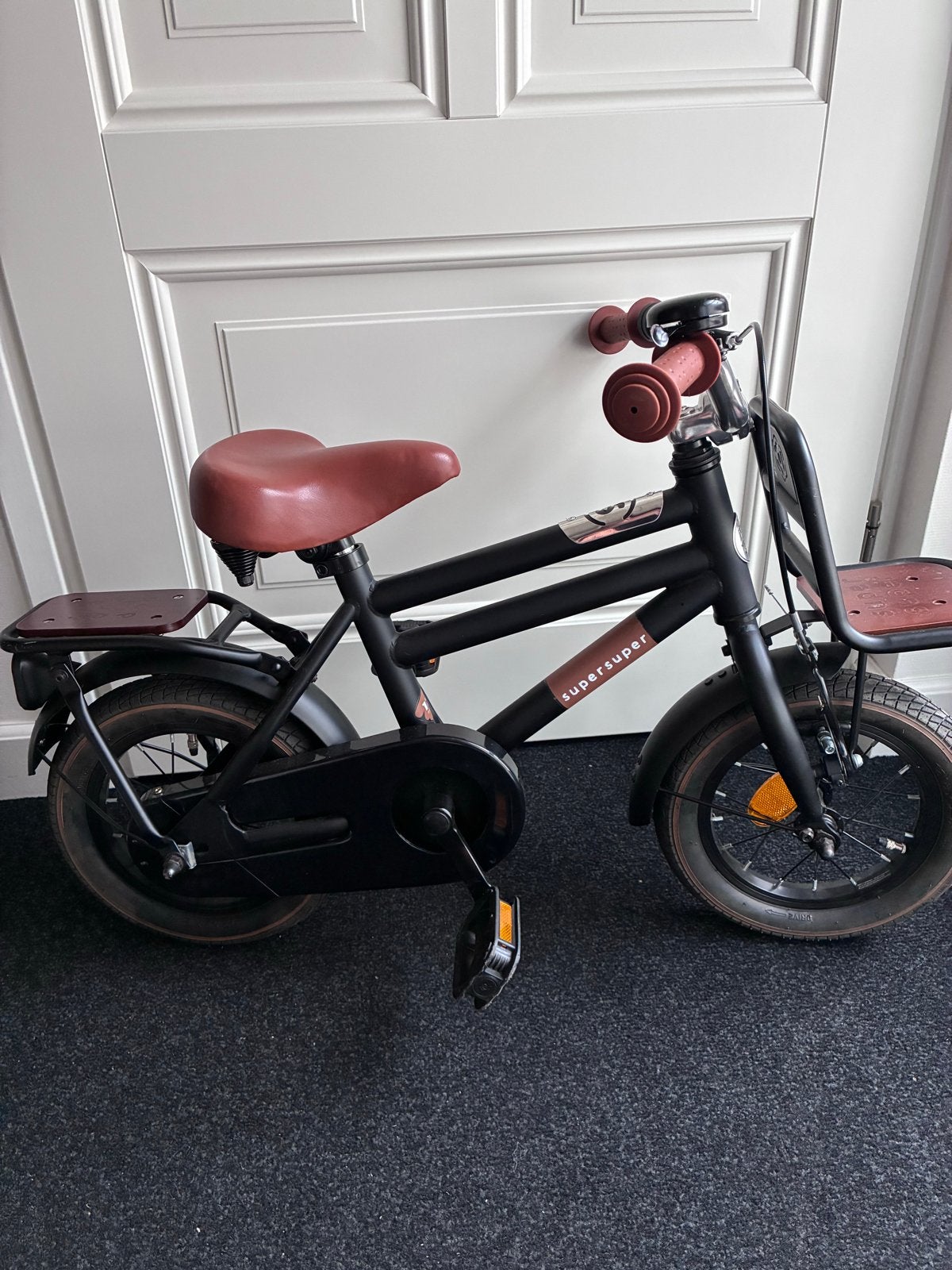 SuperSuper Cooper 12 inch kinderfiets met voordrager, Ophalen, Gebruikt, Terugtraprem, Minder dan 16 inch