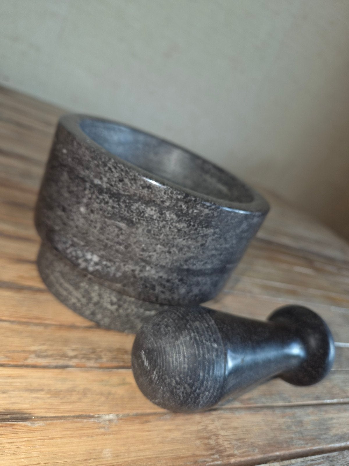 Marmeren vijzel met stamper - 14 cm diameter, Ophalen, Steen/keramiek, Grijs, Overige typen