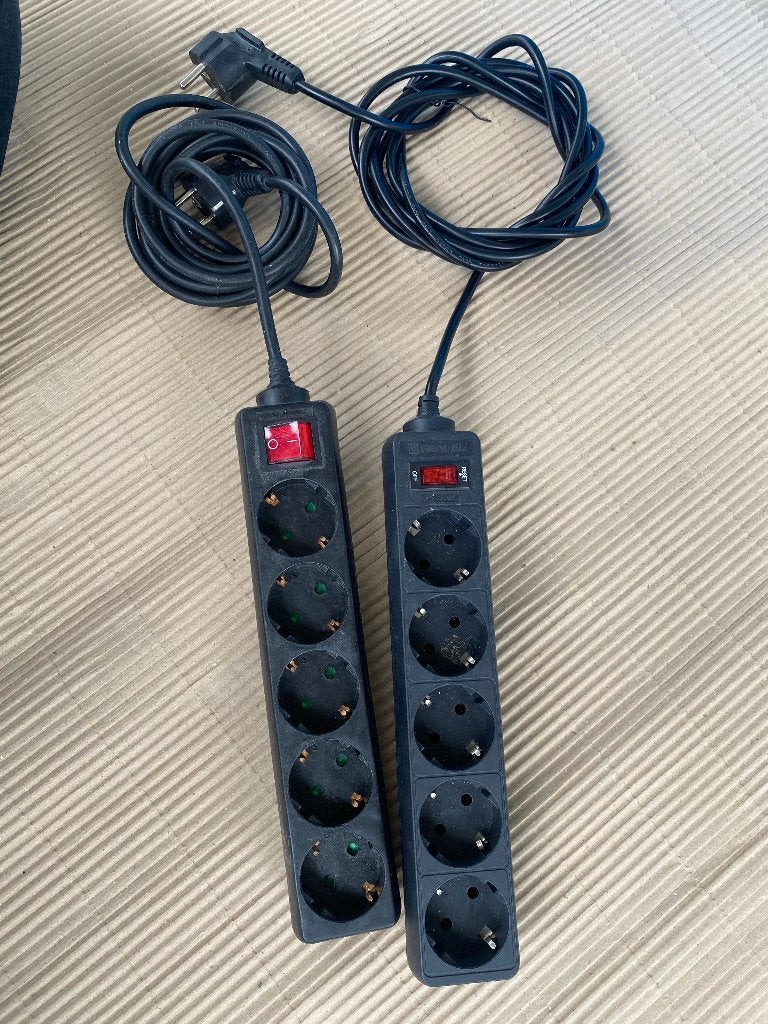 2x Stekkerdoos met 5 stopcontacten en schakelaar, Ophalen of Verzenden, Gebruikt, Stopcontact
