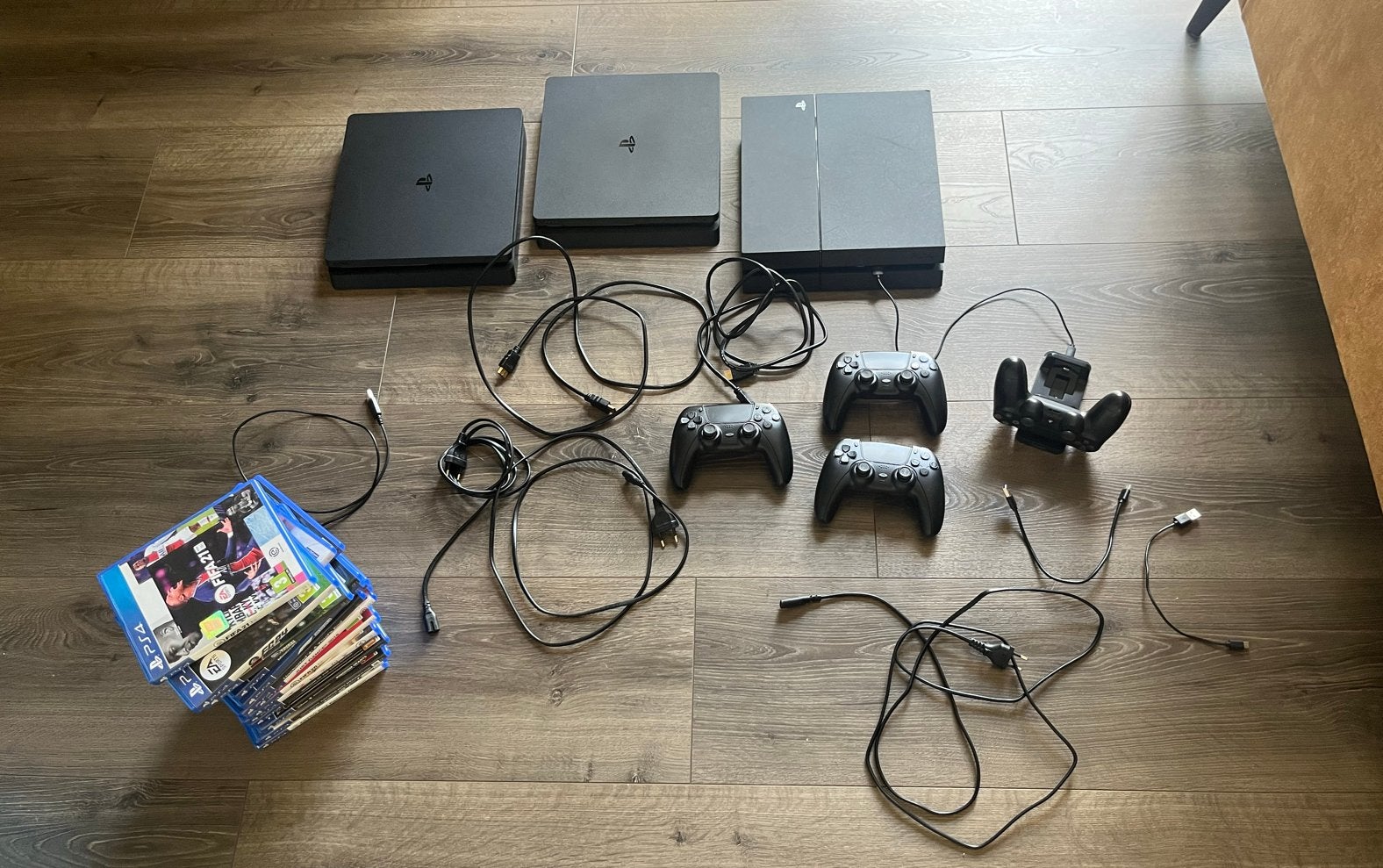 3x PlayStation 4 met 20 Games en 4 Controllers, Spelcomputers en Games, Spelcomputers | Sony PlayStation 4, Ophalen, 1 TB, Met 3 controllers of meer