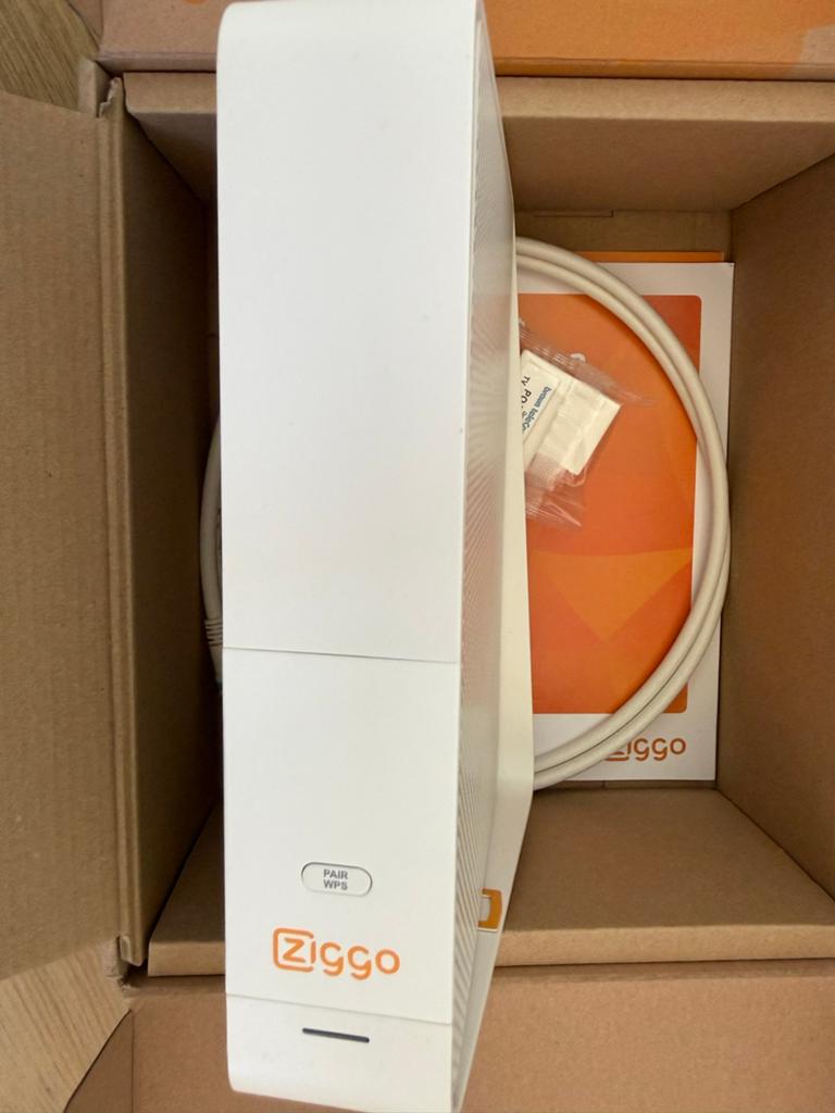 Ziggo Router Modem - Connectbox, Ophalen of Verzenden, Zo goed als nieuw, Router met modem