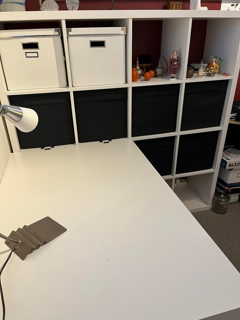 Kallax kast met 16 vakken en bureau blad, Ophalen, Met plank(en), Gebruikt, 100 tot 150 cm