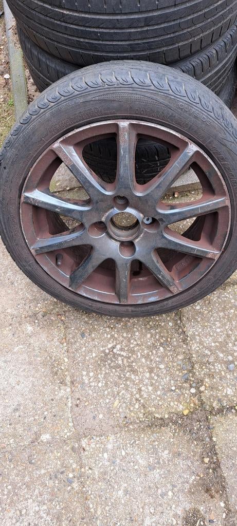 Tekoop  banden aluminium  velgen  peugeot  107, Ophalen of Verzenden