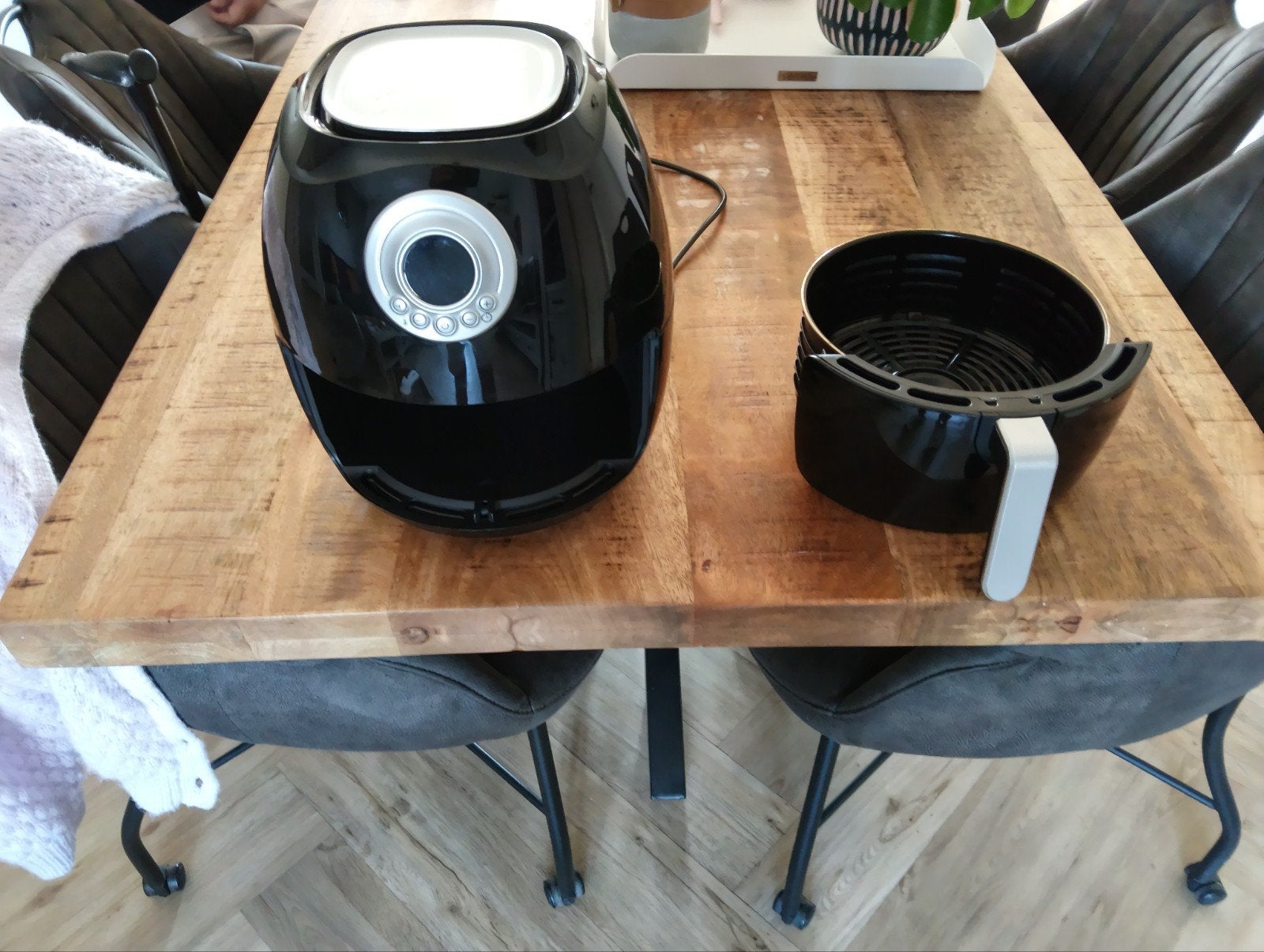 Zo goed als nieuwe Airfryer - Zwart, Ophalen, Zo goed als nieuw, Airfryer, 1000 t/m 1499 gram