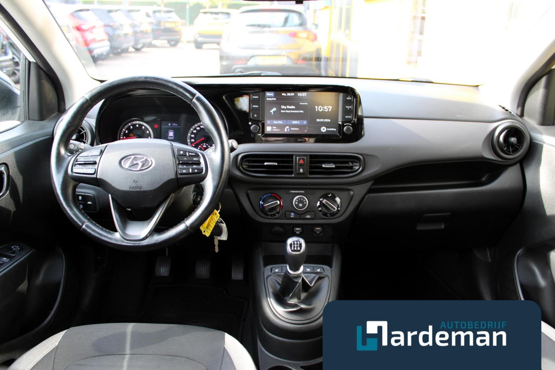 Hyundai i10 1.0 Comfort Carplay Stoelverw., Voorwielaandrijving, Gebruikt, 4 stoelen, Wit