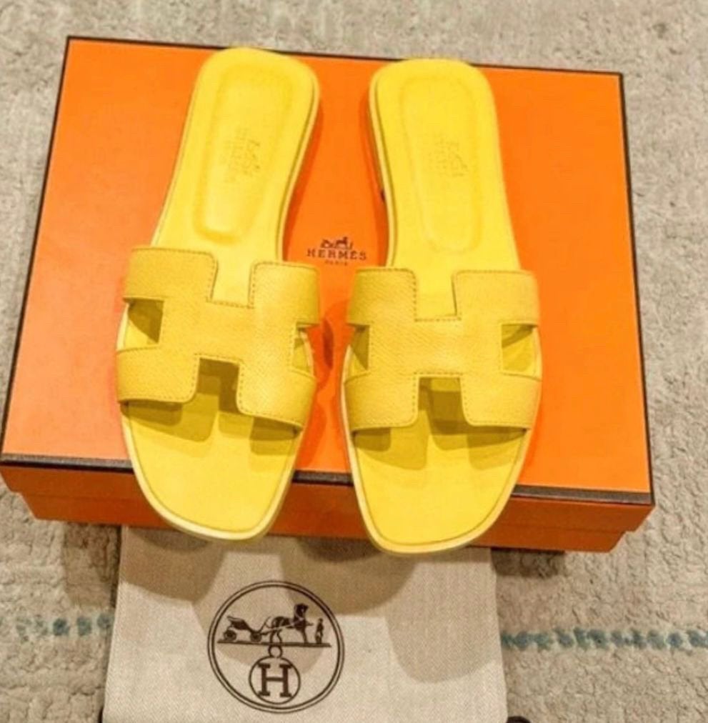 Hermes slippers, Kleding | Dames, Ophalen of Verzenden, Nieuw, Geel