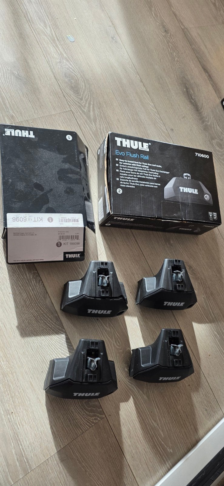 Thule Evo Flush Rail Voetenset 710600 met Kit 186096, Auto diversen, Dakdragers, Ophalen of Verzenden