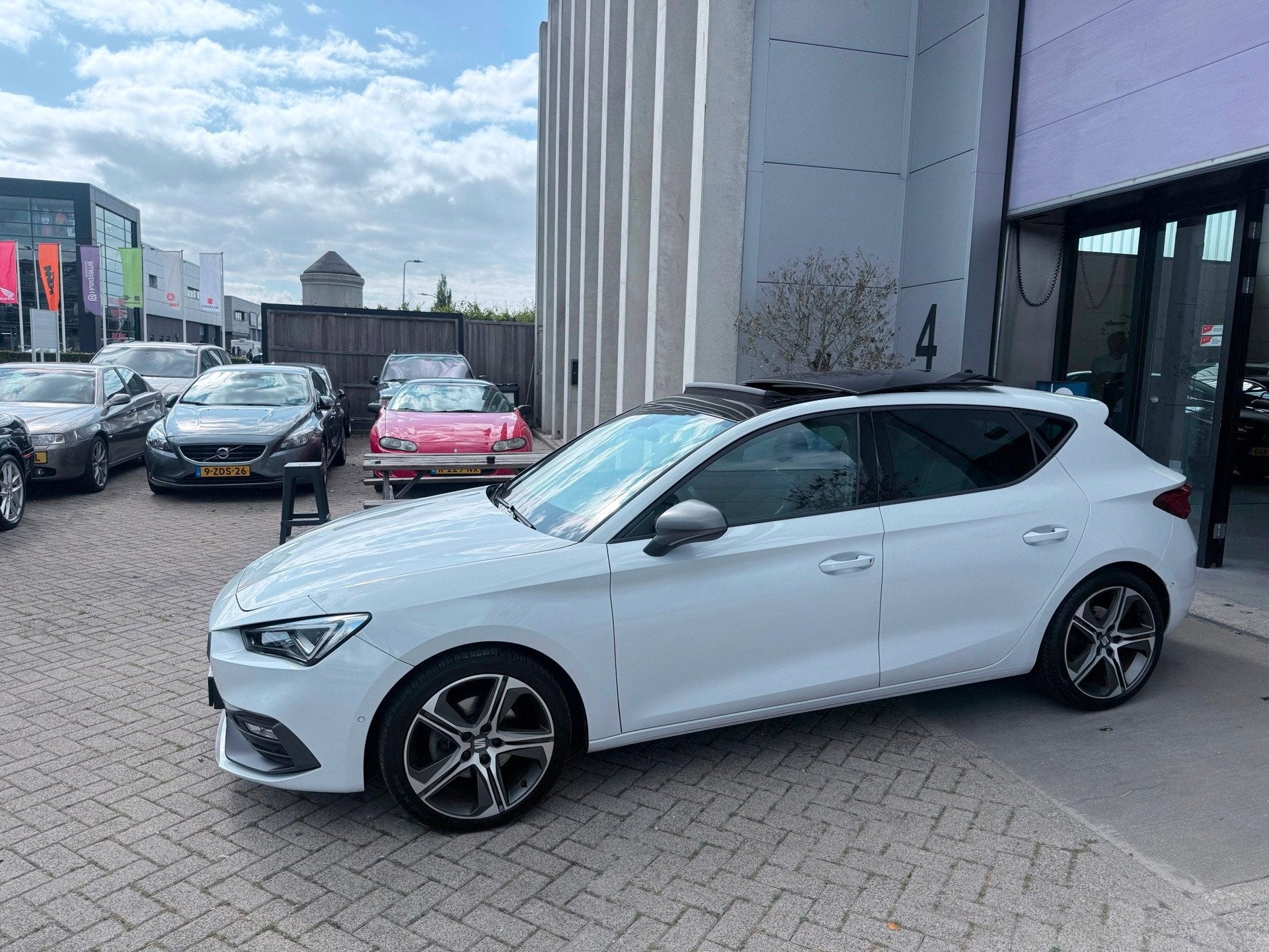 Seat Leon 1.5 eTSI FR VOL OPTIES! NAP! PANO! CARPLAY! NIEUWS, 1272 kg, Stof, 4 cilinders, 150 pk