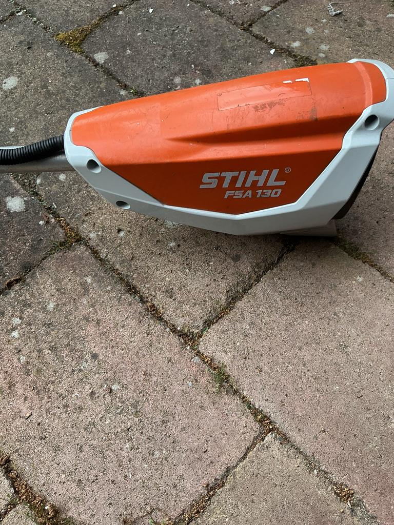 Stihl FSA 130 Accu Bosmaaier met AR 900 Rugpakket, Ophalen, Gebruikt, 30 tot 50 cm, Accu