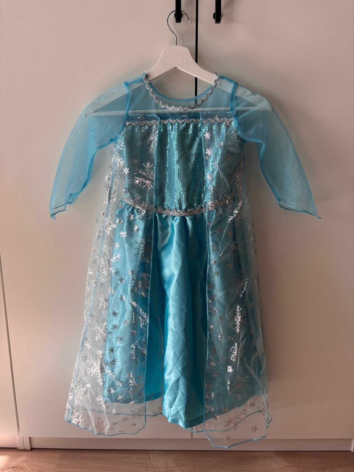 Elsa verkleedjurk met accessoires, Ophalen, Zo goed als nieuw, 122 t/m 128, Meisje