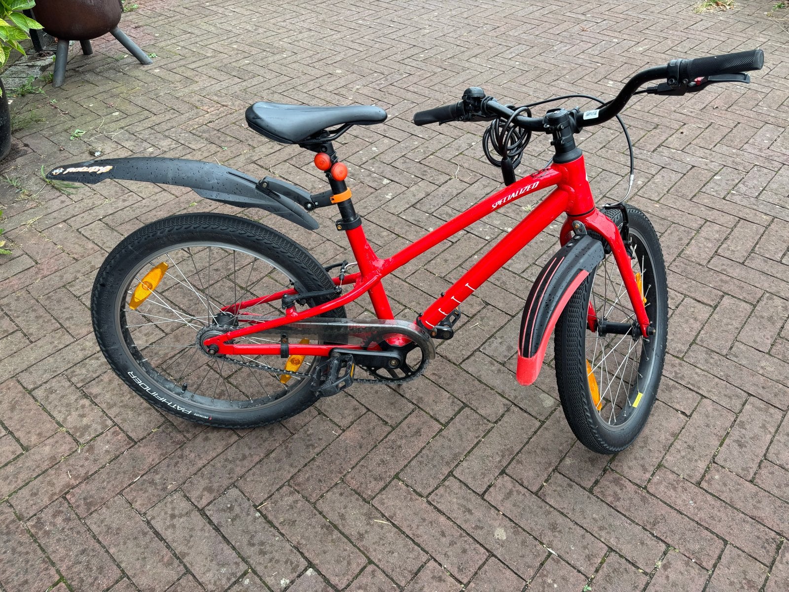Specialized kinderfiets rood - 20 inch, Ophalen, Gebruikt, Velgrem, 20 inch of meer