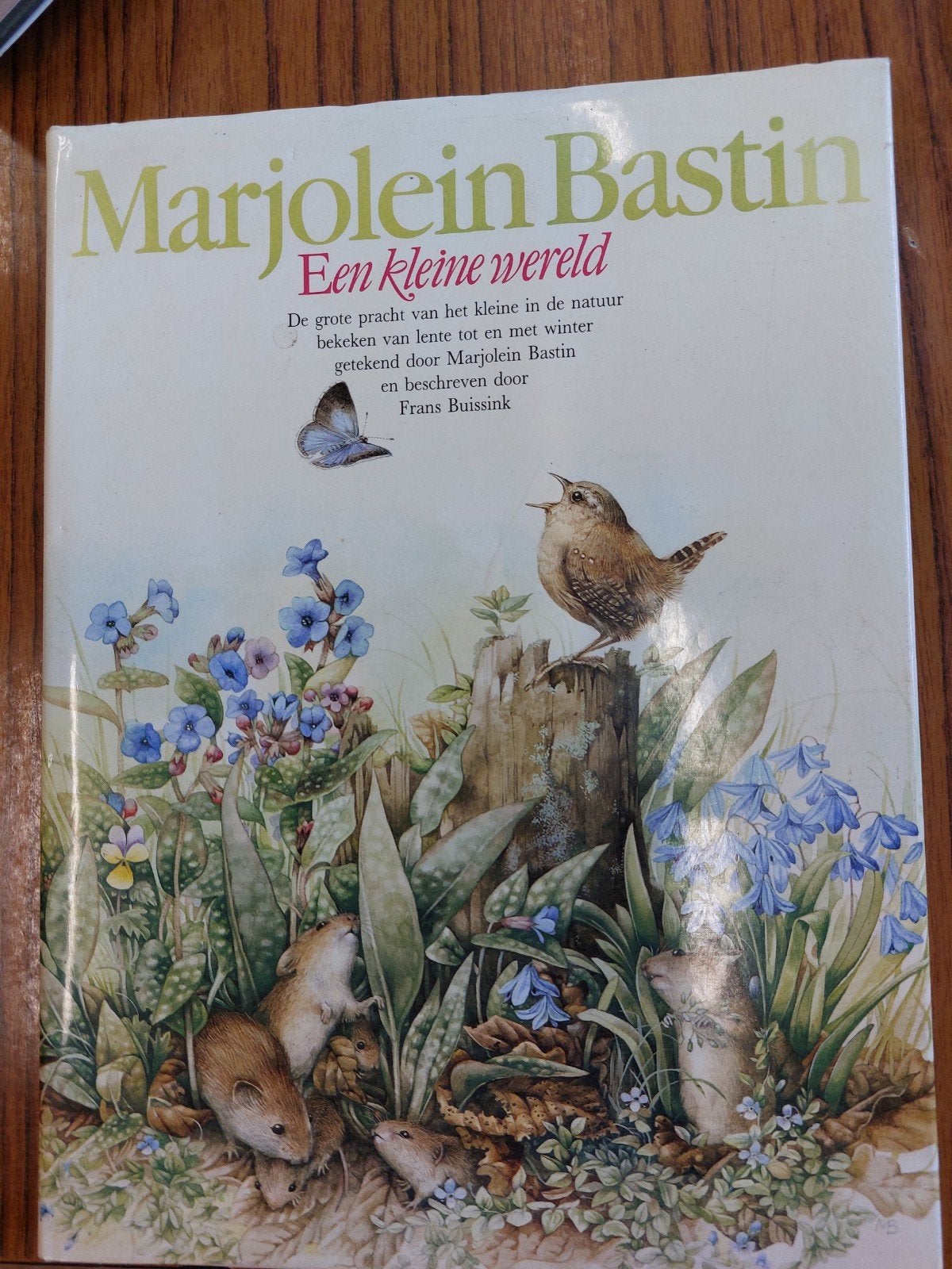Een kleine wereld - Marjolein Bastin, Ophalen of Verzenden, Gelezen, Natuur algemeen