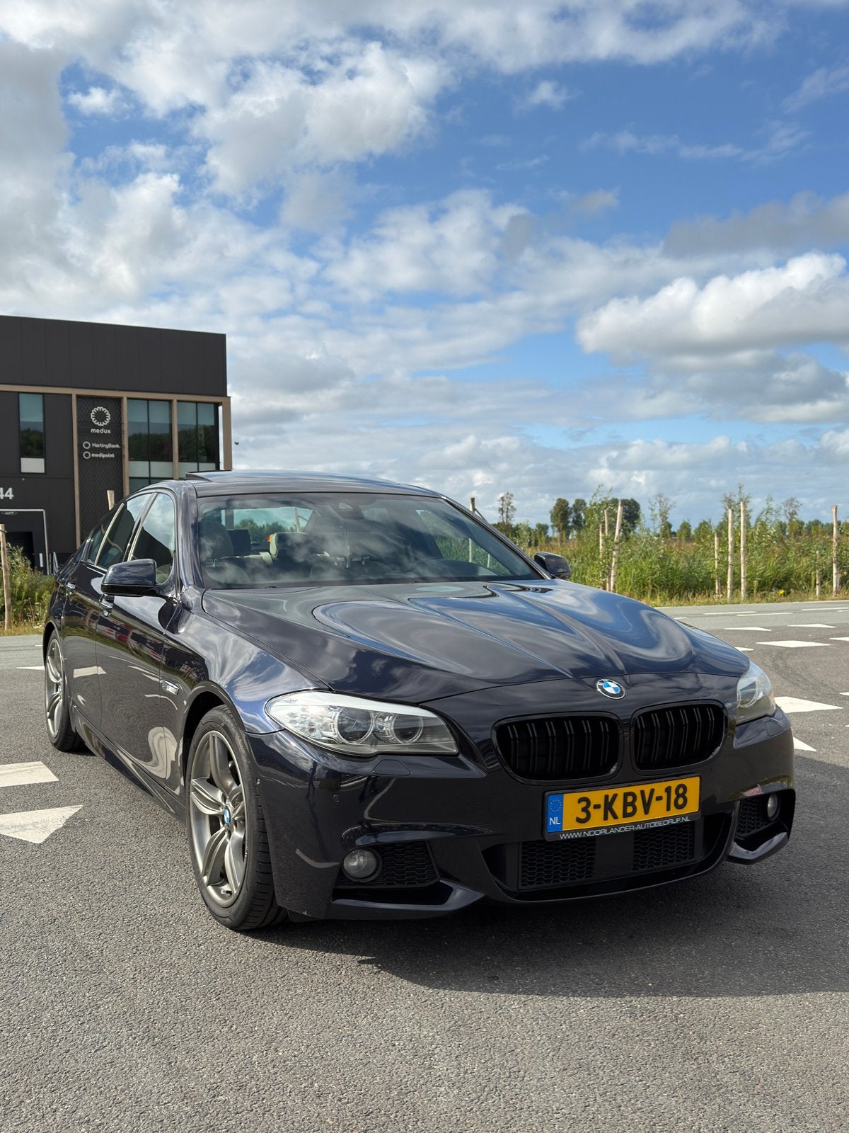 BMW 5-Serie 3.0 530I AUT 2013 Zwart, Auto's, Achterwielaandrijving, Beige, 2000 kg, 272 pk