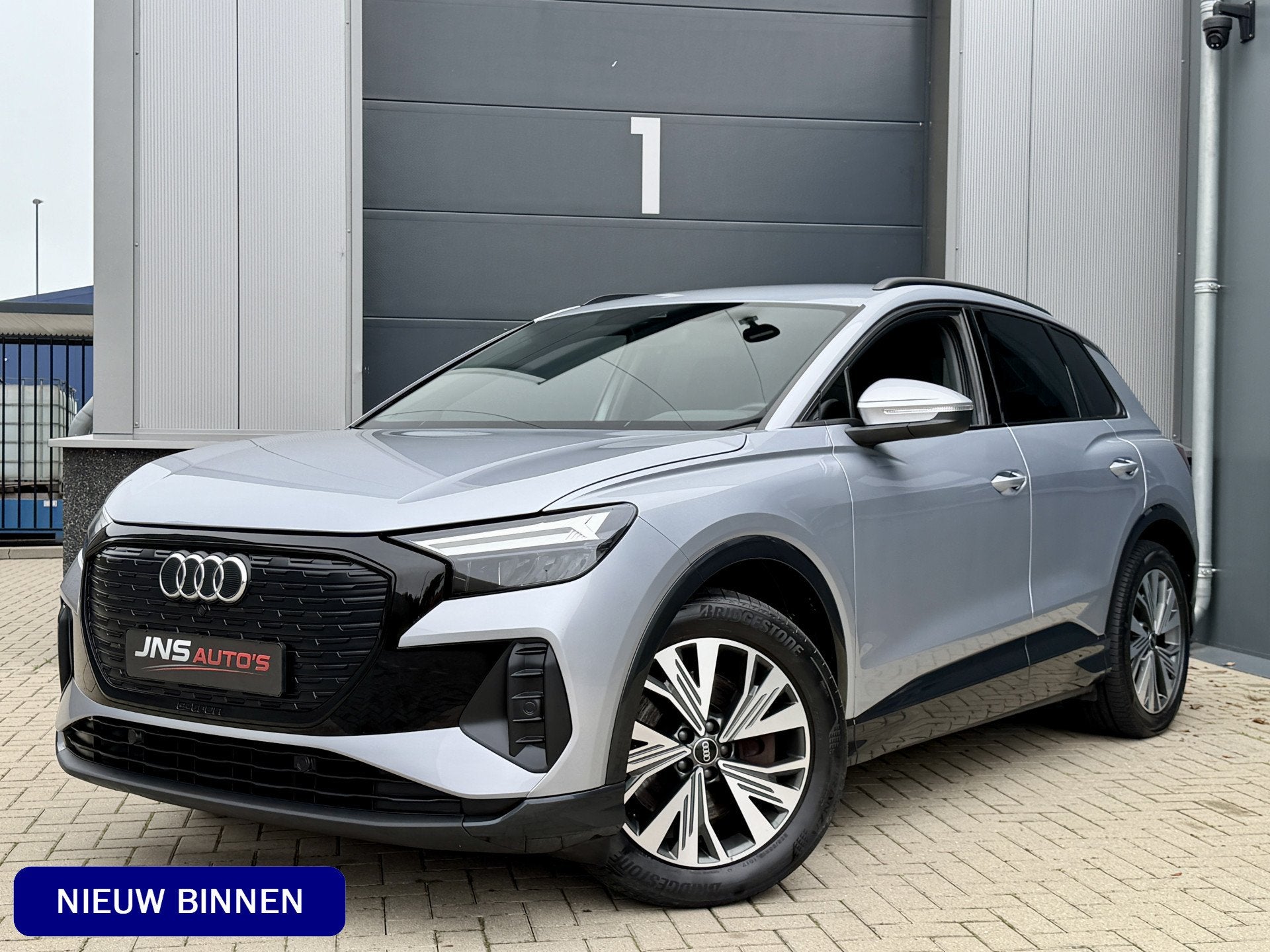 Audi Q4 e-tron 40 Advanced edition 77 kWh *Florettsilber* Na, Automaat, Dealer onderhouden, 1965 kg, 1000 kg