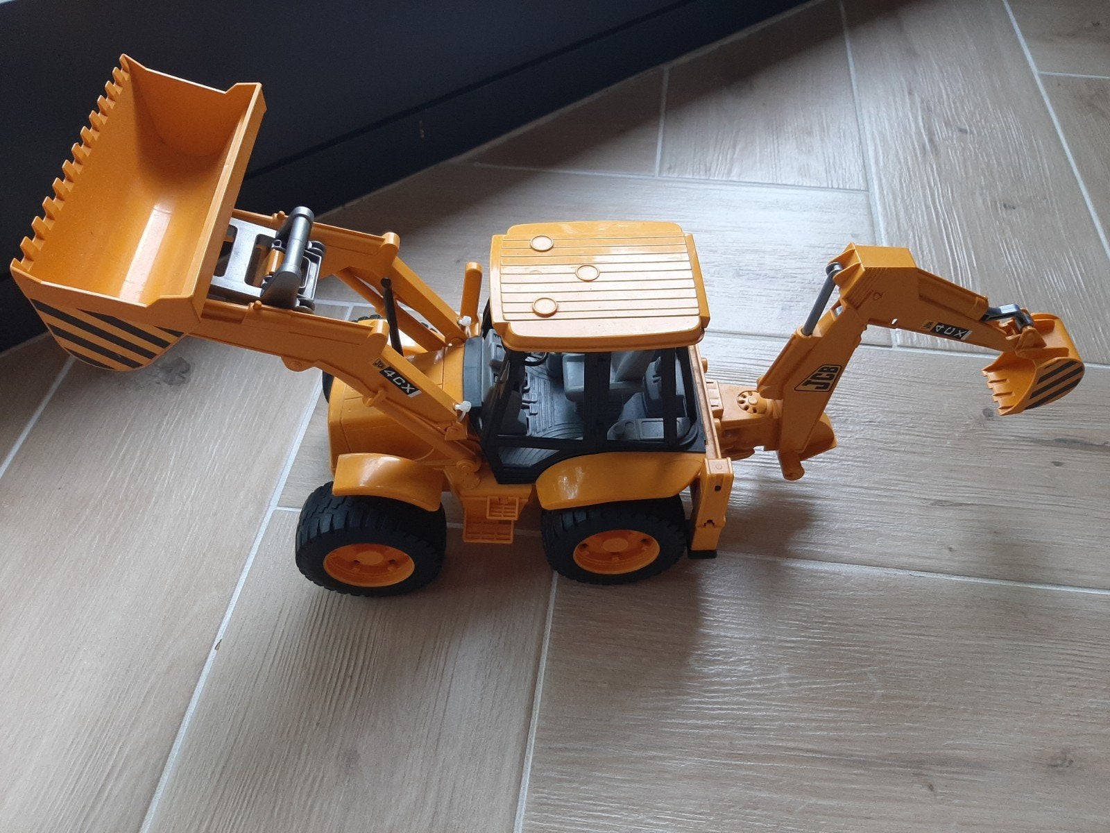 Bruder JCB 4CX tractor, Ophalen