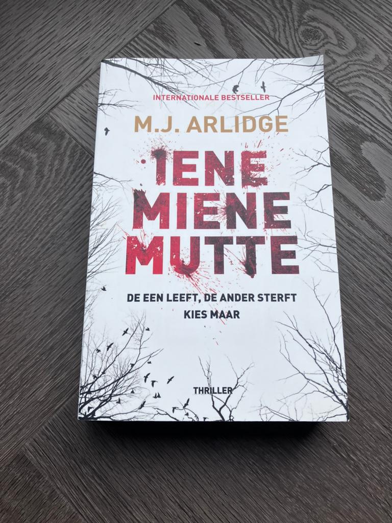 M.J. Arlidge - Iene Miene Mutte, Boeken, Thrillers, Ophalen of Verzenden, Zo goed als nieuw, M.J. Arlidge