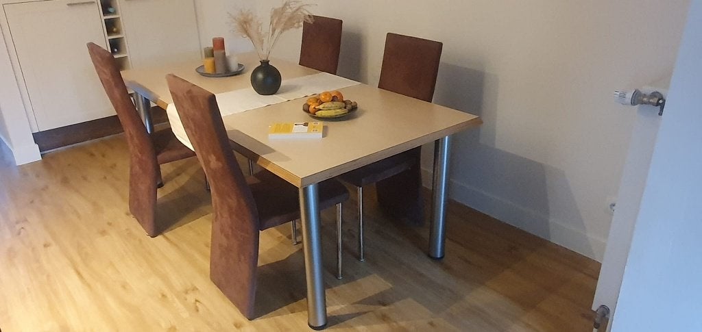 Eetkamertafel met vier stoelen, Ophalen, Overige materialen, 50 tot 100 cm, Zo goed als nieuw