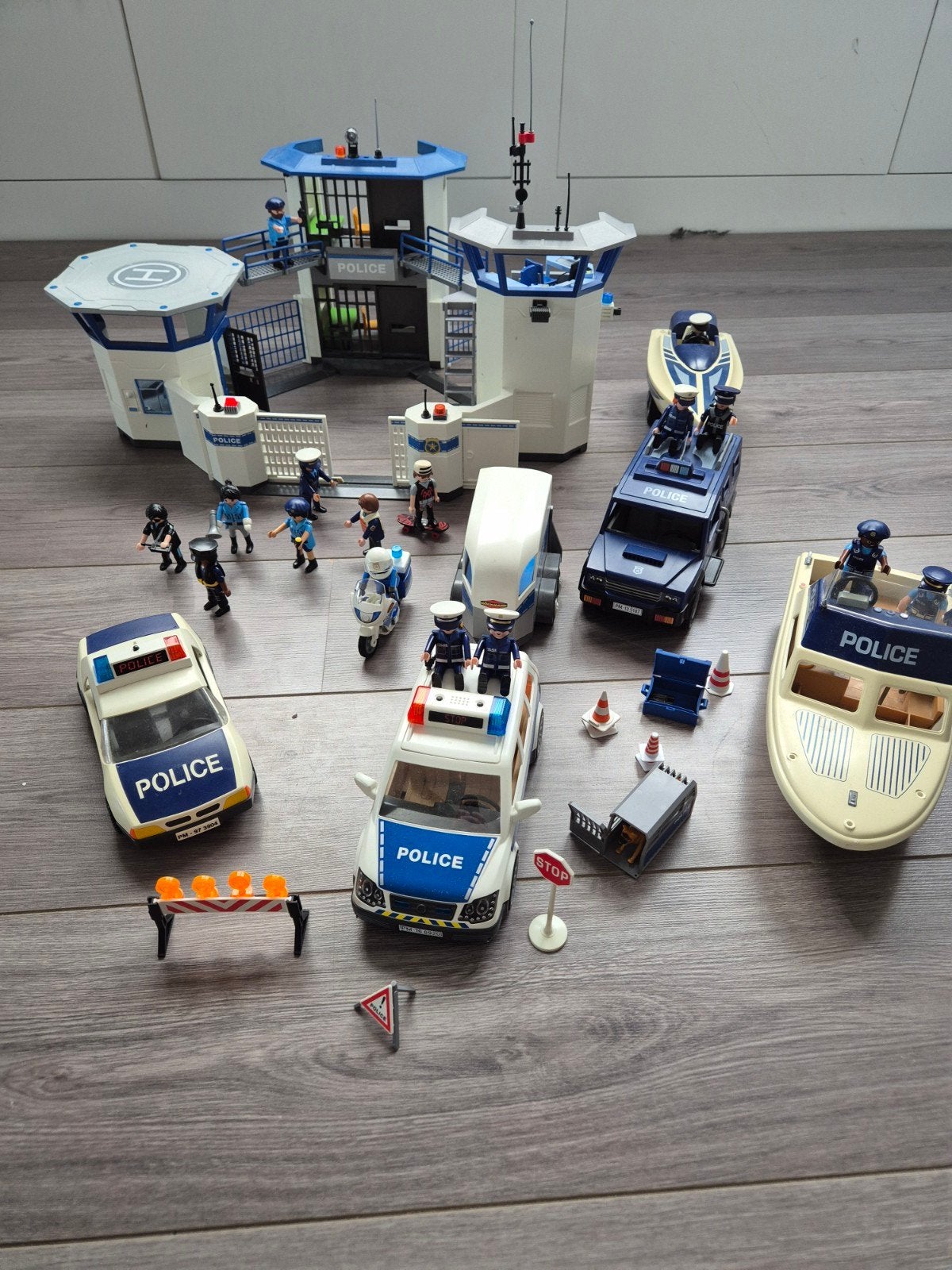 Playmobil Politiebureau met extra voertuigen en figuren, Gebruikt, Gebouw, Complete set, Ophalen of Verzenden