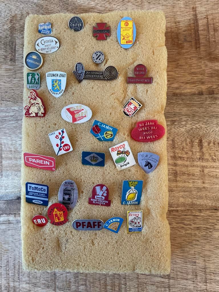 Verzameling vintage speldjes en pins, Ophalen of Verzenden, Gebruikt, Merk, Speldje of Pin