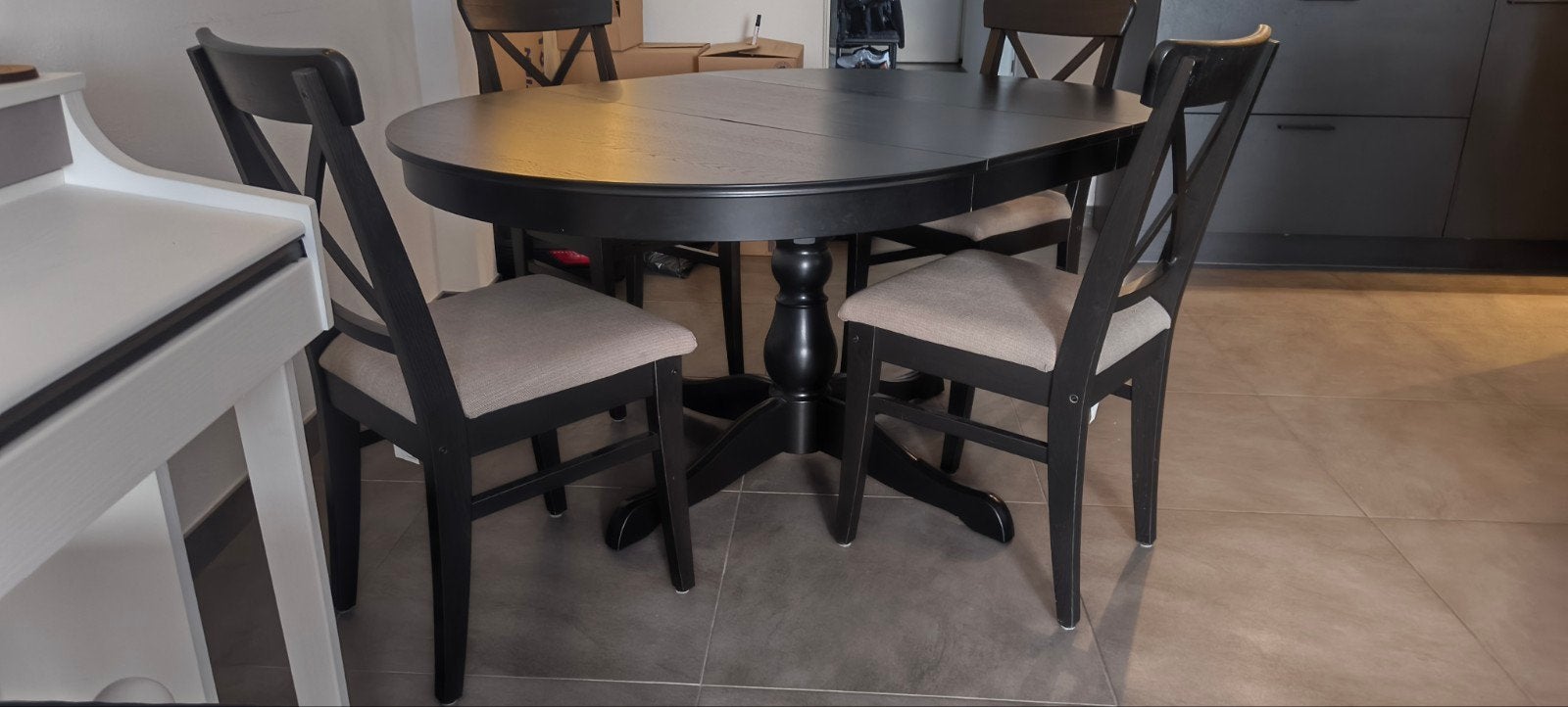 IKEA Ingatorp uitschuifbare eettafel met 4 stoelen, Ophalen, 100 tot 150 cm, Klassiek, Zo goed als nieuw
