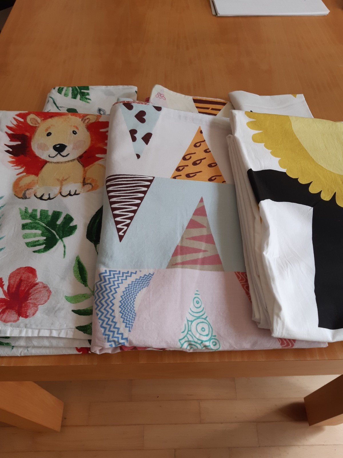 Dekbedovertrekken voor peuterbed., Dekbedovertrek, Ophalen of Verzenden, Zo goed als nieuw, Meerkleurig