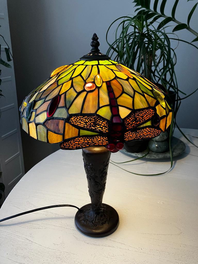 Tiffany staande tafellamp Libelle met bronzen voet, Ophalen of Verzenden, Glas, Minder dan 50 cm
