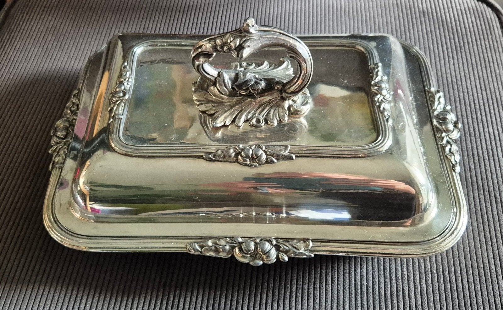 Antieke verzilverde serveerschaal met deksel, Ophalen of Verzenden, Zilver