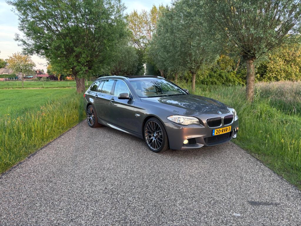 **BMW 535i F11 High Executive Touring M-Sport Youngtimer**, Auto's, Automaat, Euro 5, Achterwielaandrijving, Beige