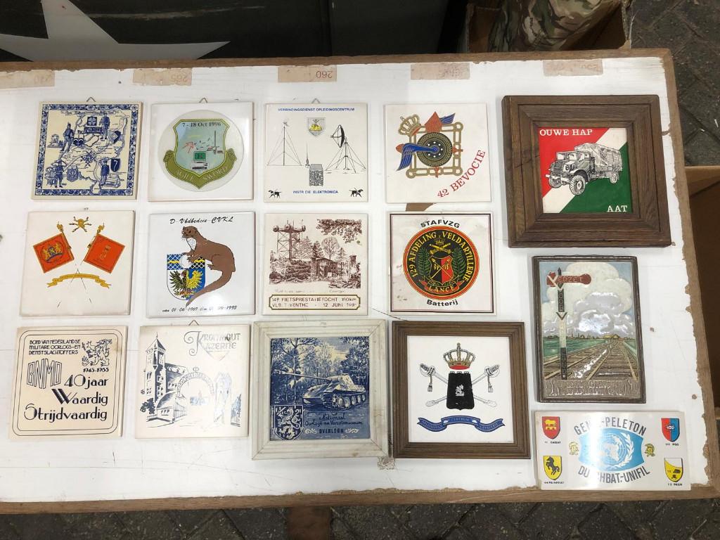 Militaire tegeltjes - Verzamelobjecten - Souvenir, Overige typen, Onbekend, Ophalen of Verzenden, Onbekend