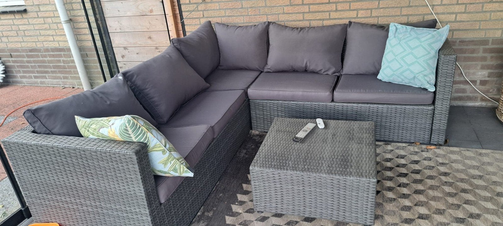 Loungeset met tafel - 210x210cm, 40cm hoog, Ophalen, 5 zitplaatsen, Gebruikt, Bank