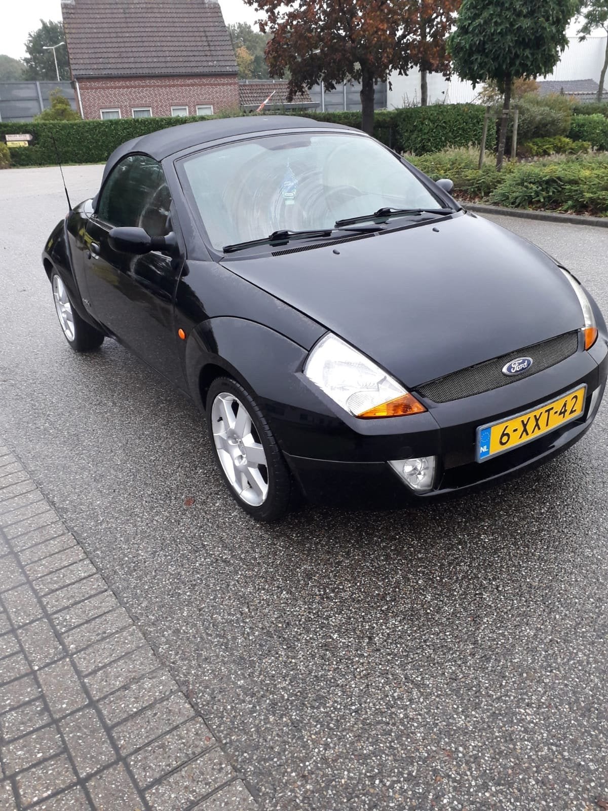 Ford Streetka 1.6 Futura APK tot 29-04-2027, 1599 cc, Zwart, Leder, 2 stoelen