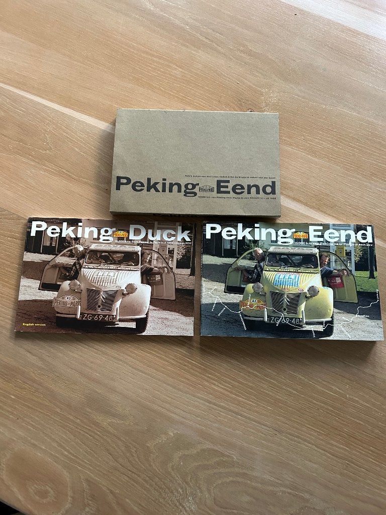 Peking Eend 2CV verslag Peking-Parijs 1997, Ophalen of Verzenden, Gelezen, Onbekend