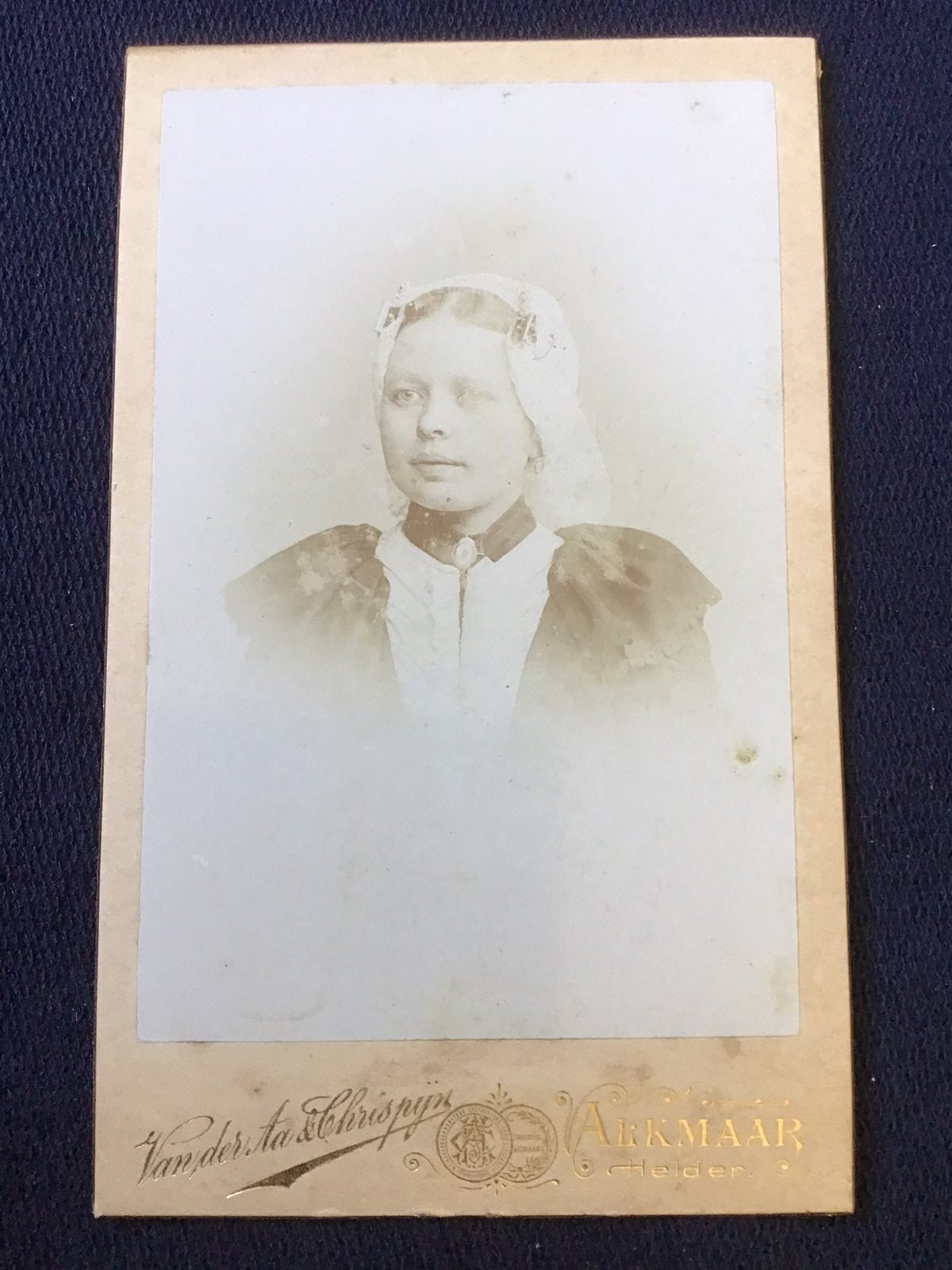 CDV, Vrouw Klederdracht, VAN DER AA & J. CHRISPIJN, ALKMAAR, Gebruikt, Foto, Klederdracht, Ophalen of Verzenden