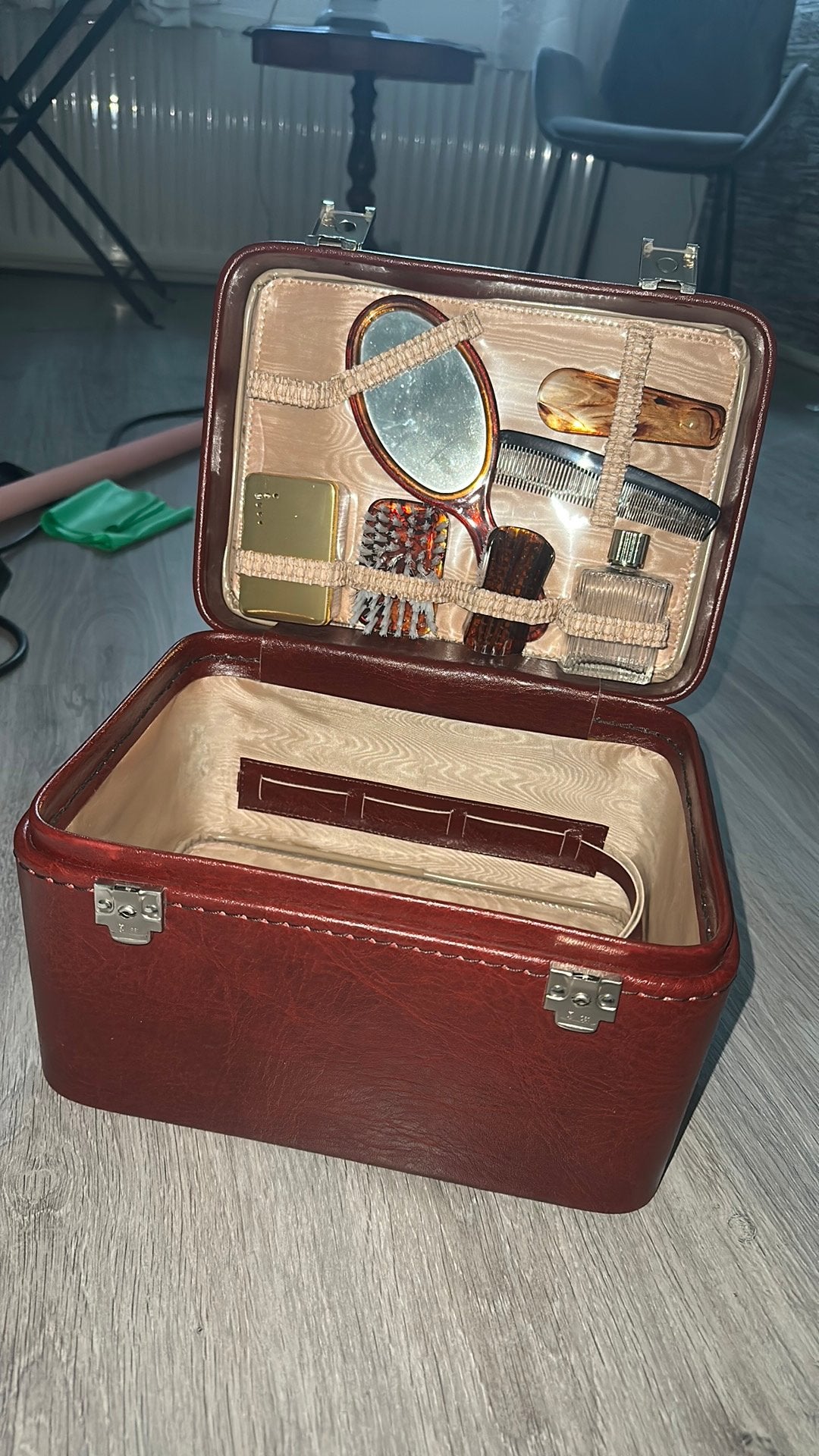 Vintage Beautycase + inhoud, Met slot, Ophalen of Verzenden, Zo goed als nieuw, Hardcase