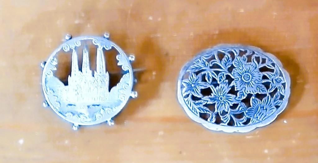 Twee zilveren broches, 4 tot 7 cm, Gebruikt, Ophalen of Verzenden, Zilver
