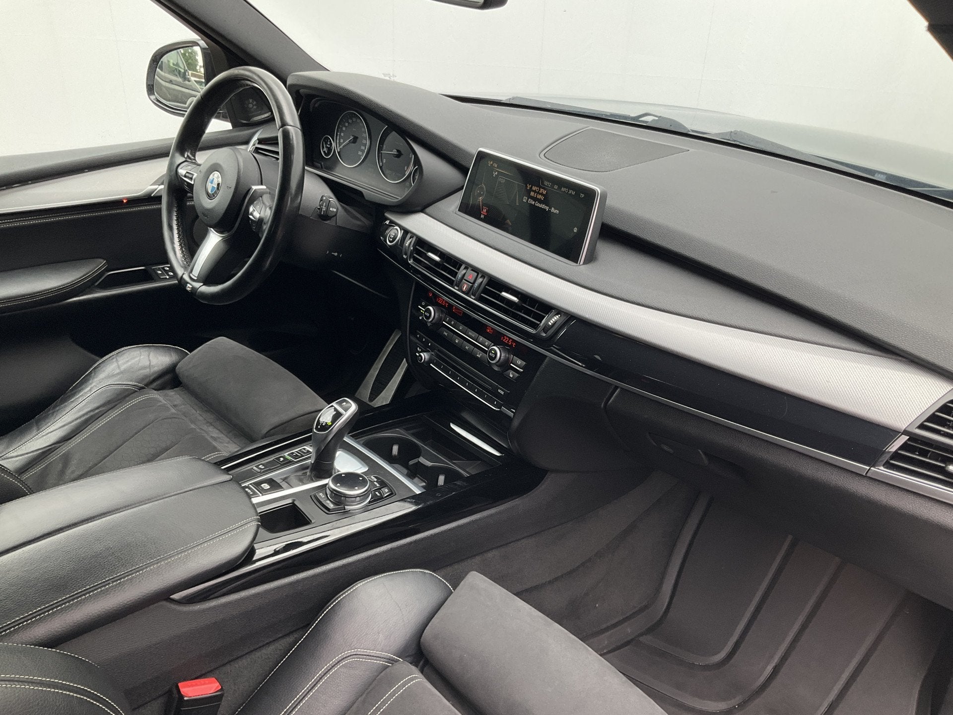 BMW X5 xDrive40d High Executive M-Sport Afn.Trekhaak Pano HK, Auto's, Gebruikt, 2993 cc, 255 €/maand, Leder
