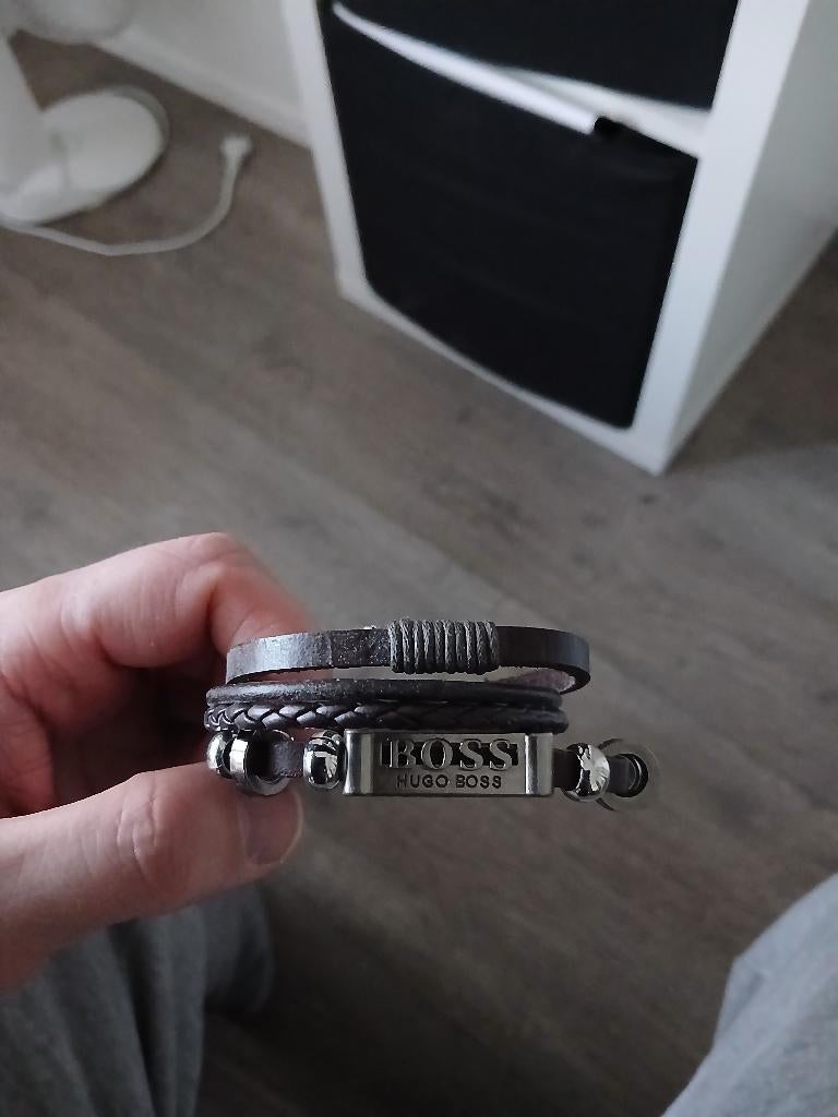 Hugo boss armband 10 euro(gucci,louis vuitton,versace), Sieraden, Tassen en Uiterlijk, Armbanden, Ophalen of Verzenden, Zo goed als nieuw